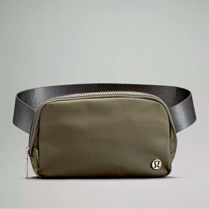 Lululemon Athletica Everywhere Belt Bag - Grey Sage 1L - NEW with tags